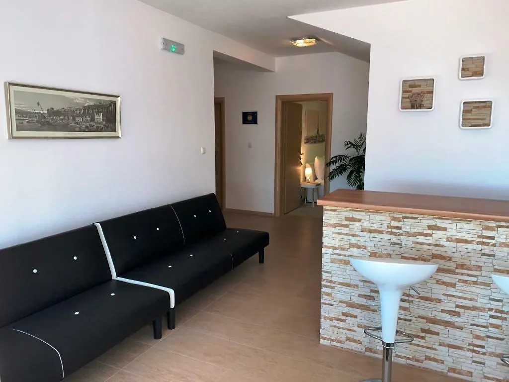 Apartments Blue Lagoon Trogir 0*,
